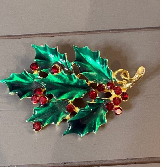 Macy’s Holiday Lane Holly & Berries Gold Tone & Rhinestone Brooch - Picture 1 of 4